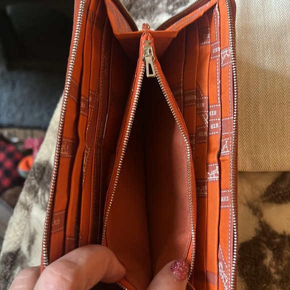 Hermes leather wallet with Hermes pouch beautiful silk lining - Picture 11 of 12